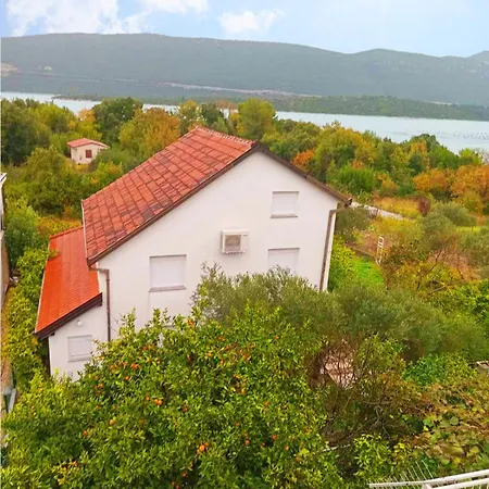 Maslina Apartament *